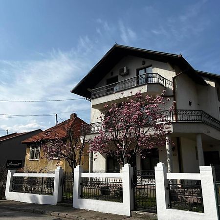 Hostel Тузла Экстерьер фото