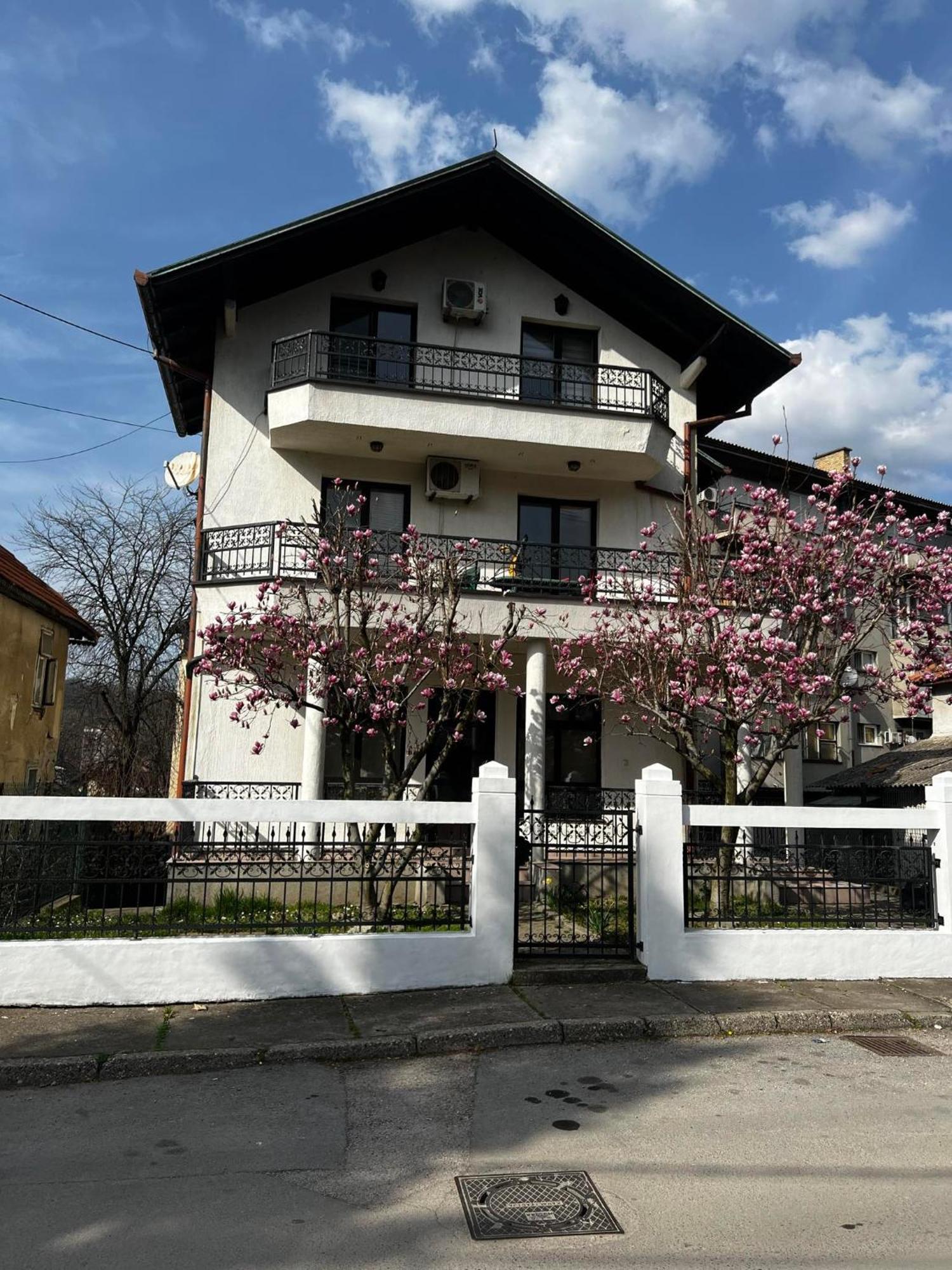 Hostel Тузла Экстерьер фото