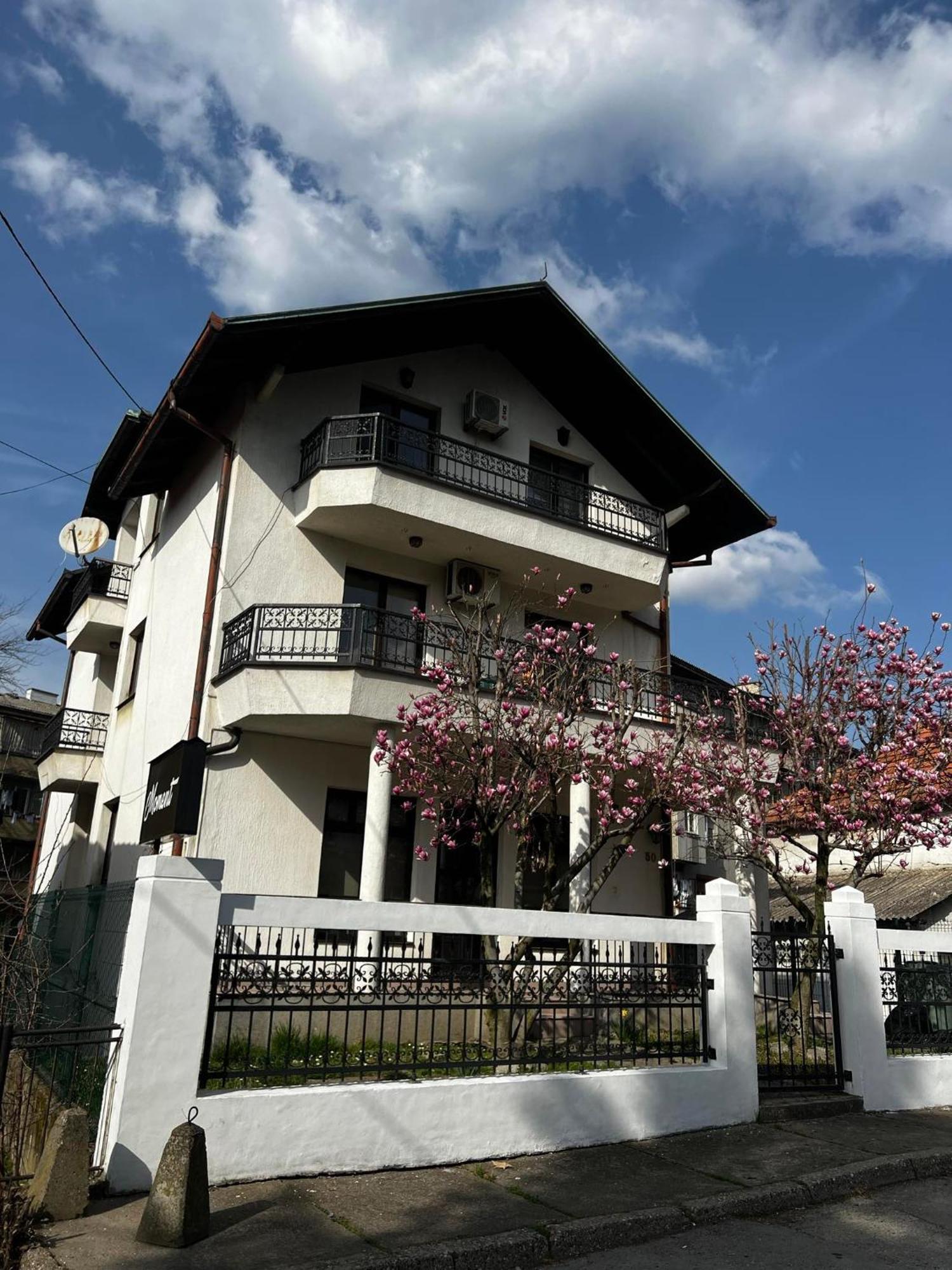 Hostel Тузла Экстерьер фото