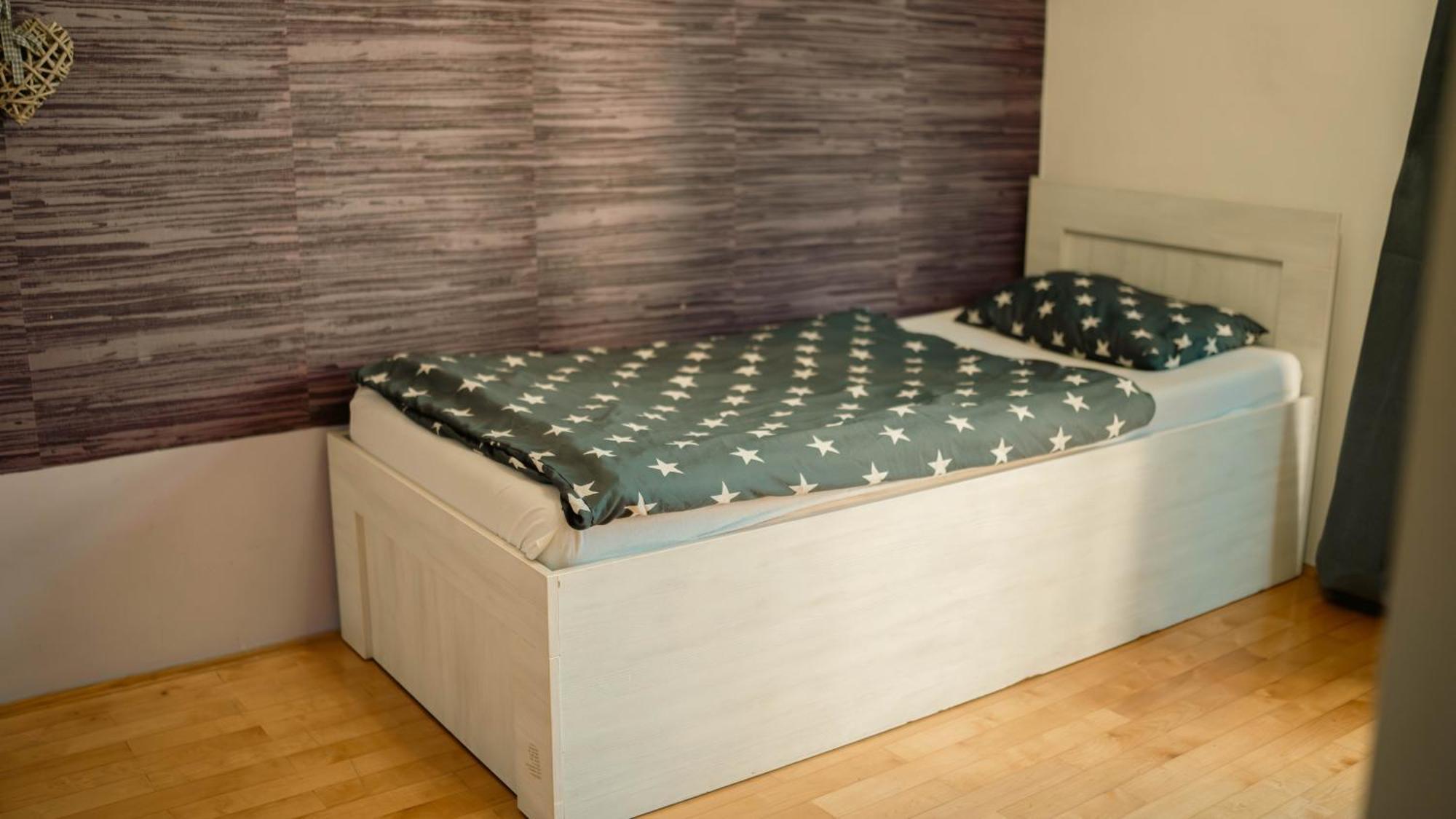 Hostel Тузла Экстерьер фото